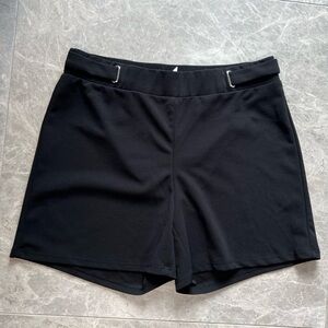 Retrology Black Elegant Shorts Women’s Medium